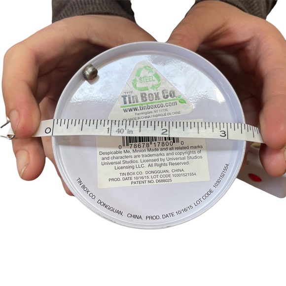 Universal studios despicable me metal coin bank - Picture 6 of 7